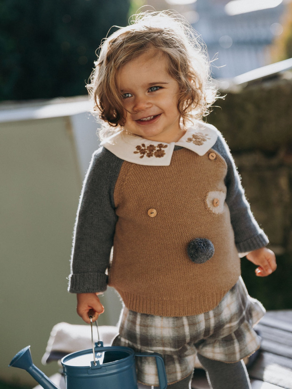 Camisola tricotada com detalhes em relev