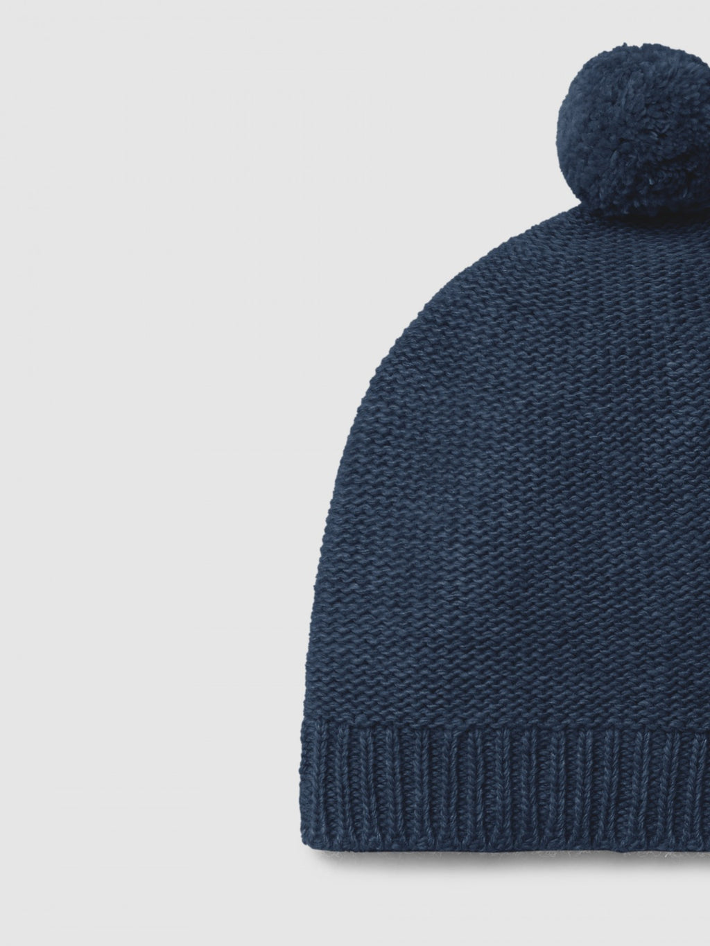 Gorro tricotado com pom-pom