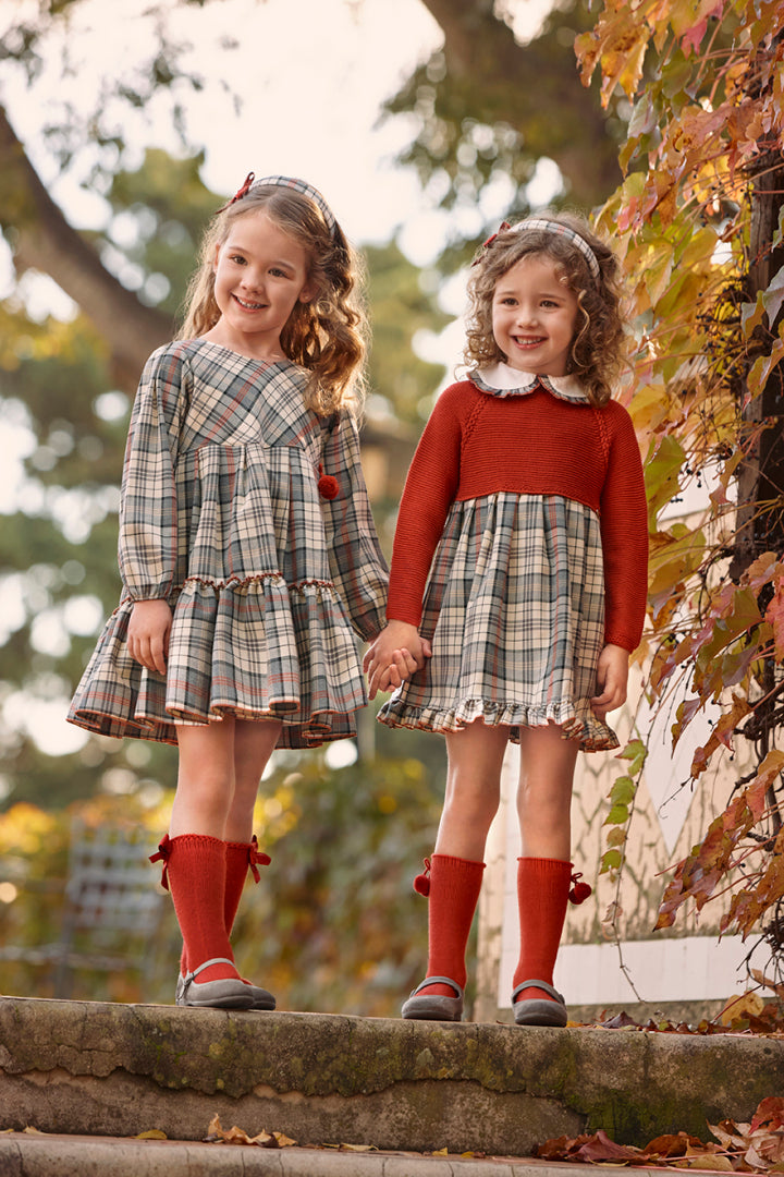 Vestido Xadrez com 2 Folhos, Laço e 2 Pompons