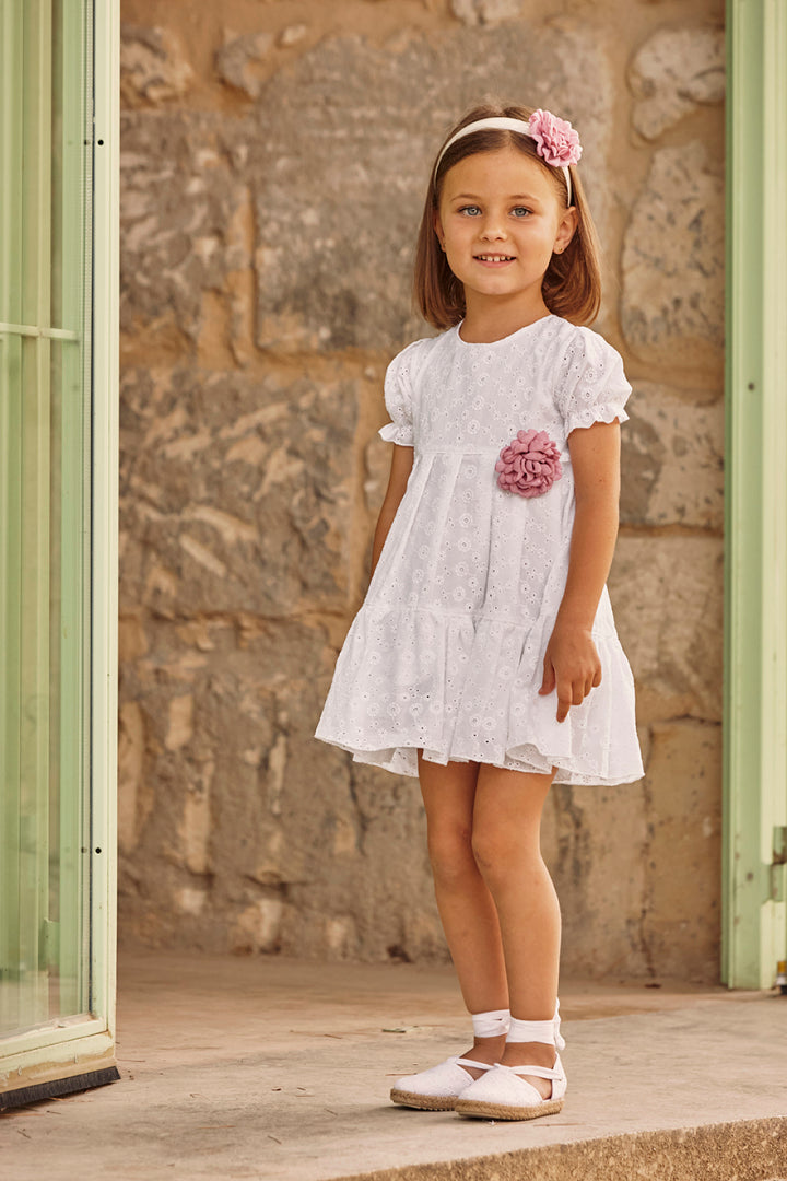 Vestido de Renda com Folhos