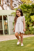 Vestido com Detalhe em Renda