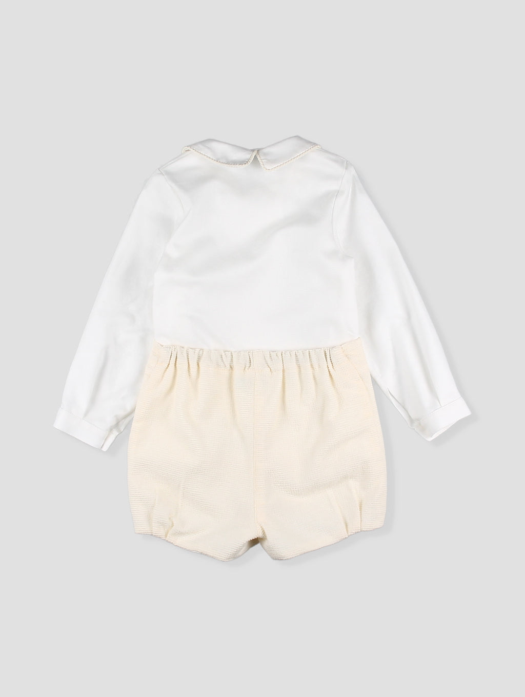 Conjunto Bebé em Branco com Detalhes Clássicos