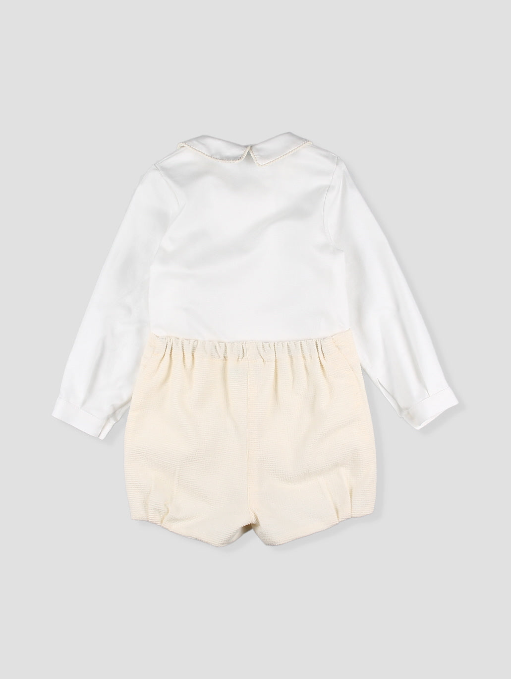 Conjunto Bebé em Branco com Detalhes Clássicos