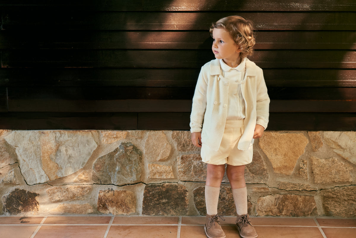 Conjunto Bebé em Branco com Detalhes Clássicos