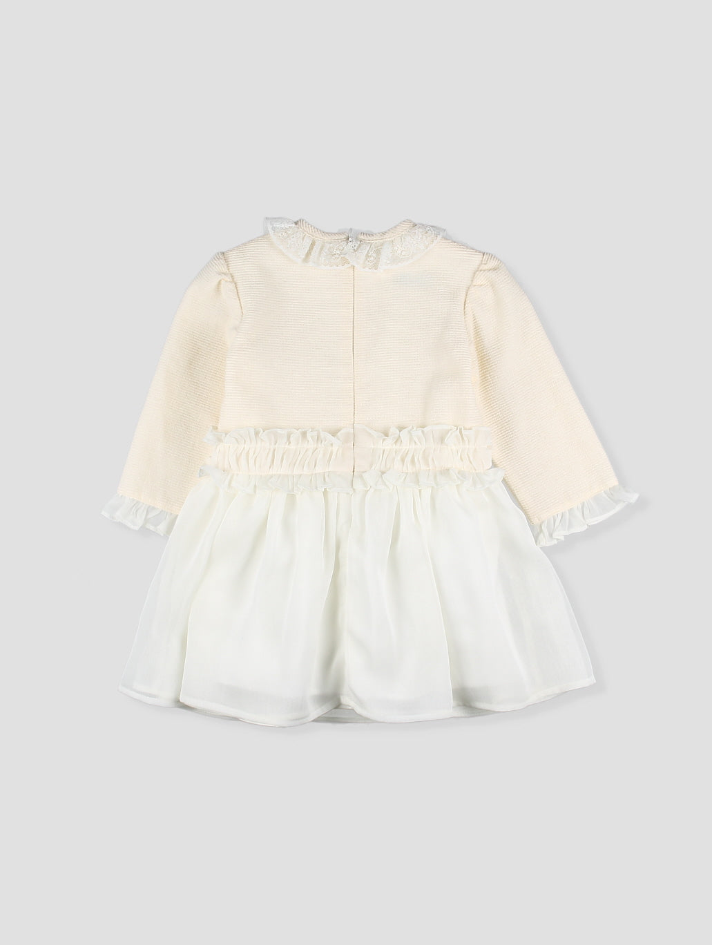 Vestido em Tom Cru com Laço e Folhos