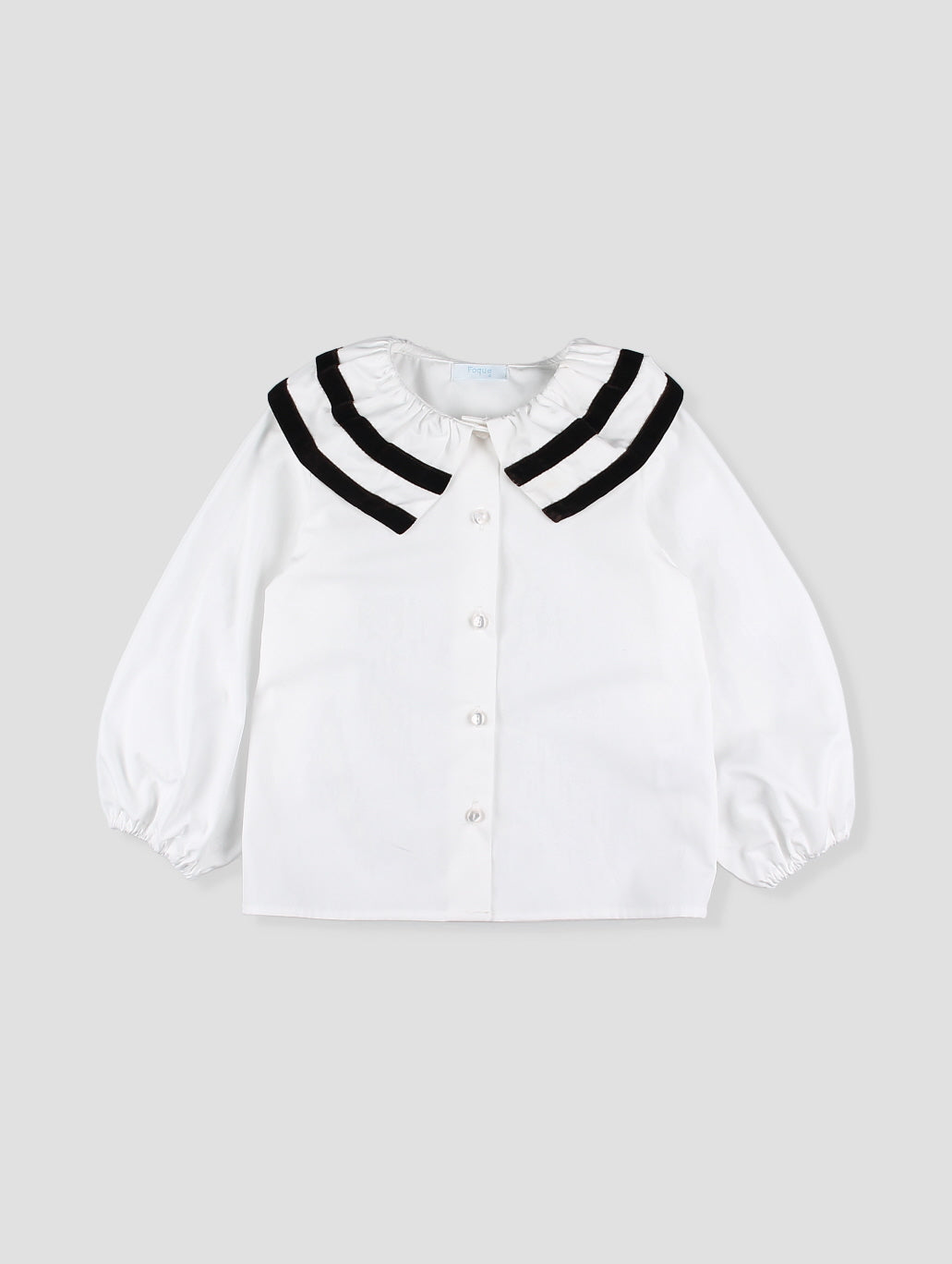 Blusa Branca com Gola de Folho em Contraste