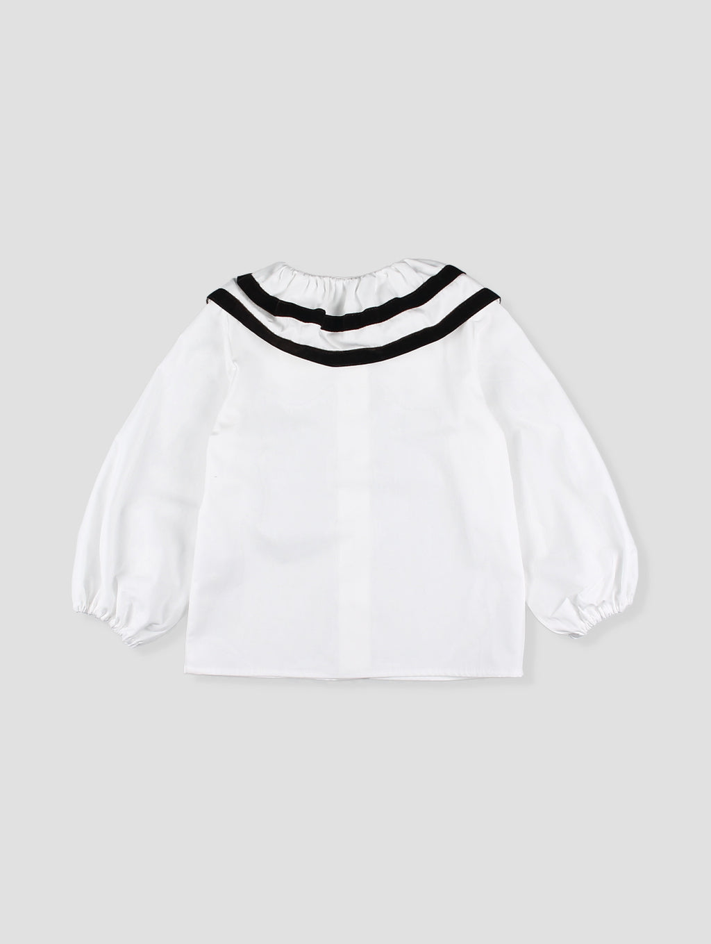 Blusa Branca com Gola de Folho em Contraste